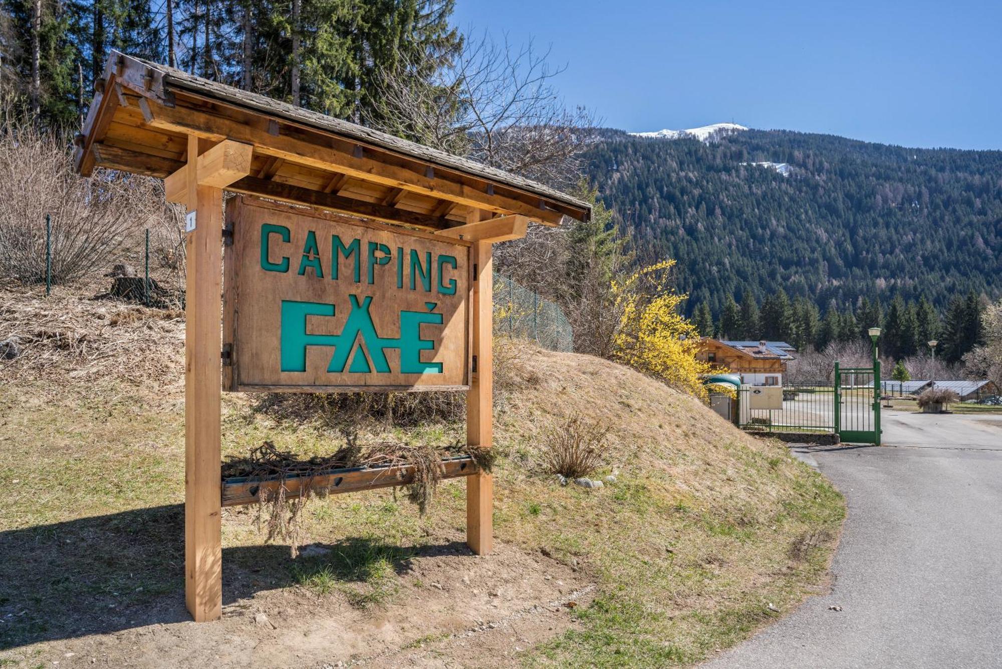 הוילה מדונה די קמפיליו Chalet Camping Fae 3 מראה חיצוני תמונה