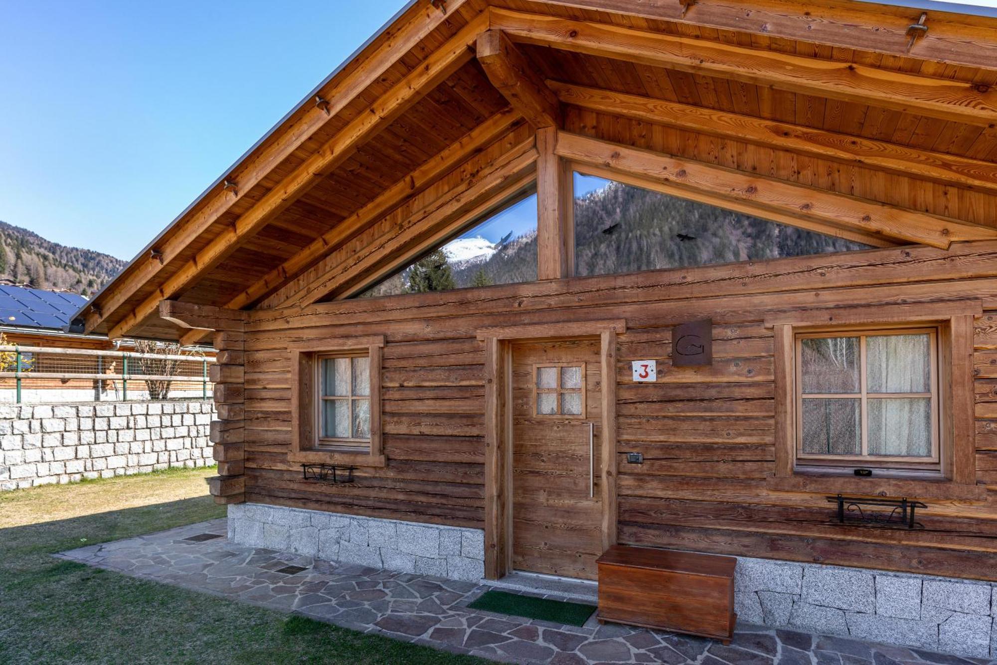 הוילה מדונה די קמפיליו Chalet Camping Fae 3 מראה חיצוני תמונה